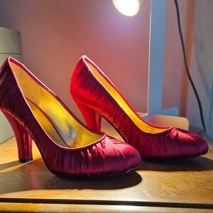 Red Satin Ruched Women's Pumps